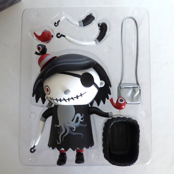 RARE NEW 9” LE 500 2005 OCTOCITY SCARY GIRL PIRATE DESIGNER VINYL FIGURE - Picture 7 of 14